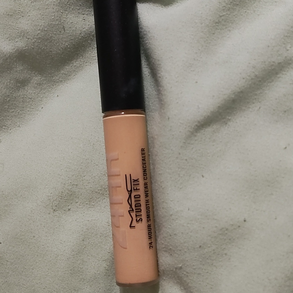 Mac concealer